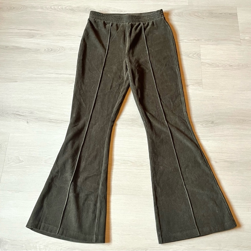 Aerie Groove On Corduroy Flared High Waist Dark Olive Green Boho Pants Size S